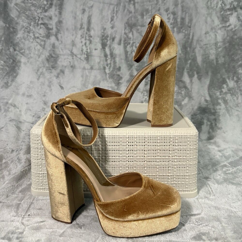 GB by Guess Gold Velvet Platform Heels Size 10M Ankle Strap Block Chunky Y2K